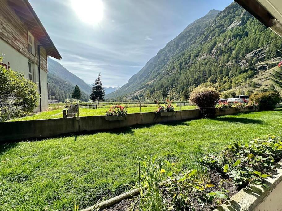 Alpine Retreat 4 Person Apartment Near Zermatt With Parking! تاش المظهر الخارجي الصورة